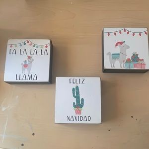 These Llama Christmas decorations are so cute and festive!